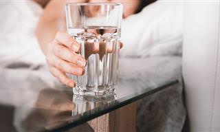 5 סיבות למה לא כדאי לכם להשאיר כוס מים על ידי המיטה לפני השינה