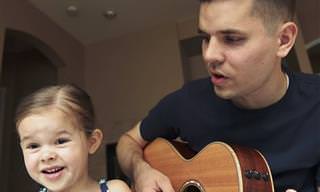 אב וביתו בת ה-4 בביצוע מרגש לשיר מהסרט 'טרזן'