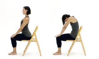 7 תרגילי יוגה שניתן לבצע בישיבה על כיסא
