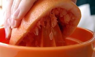 היתרונות והחסרונות בסחיטת מיצים מפירות