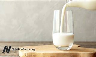 ד״ר גרגר חושף: הקשר שבין צריכת חלב לסיכון לחלות בפרקינסון