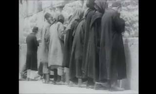 תיעוד מרגש של תפילה בכותל בשנת 1934
