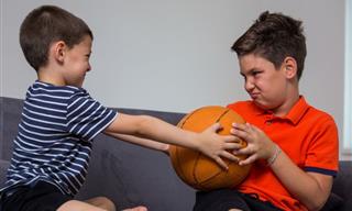 מחקר בדק ומצא: אחים במשפחה פוגעים בבריאות הנפשית אחד של השני