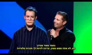 מופע קומי עם בובת פיתום אנושית