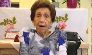 סבתא מסבירה את הסלנג של הצעירים